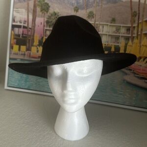 ❌Sold❌ Black Had Universal Thread NWT